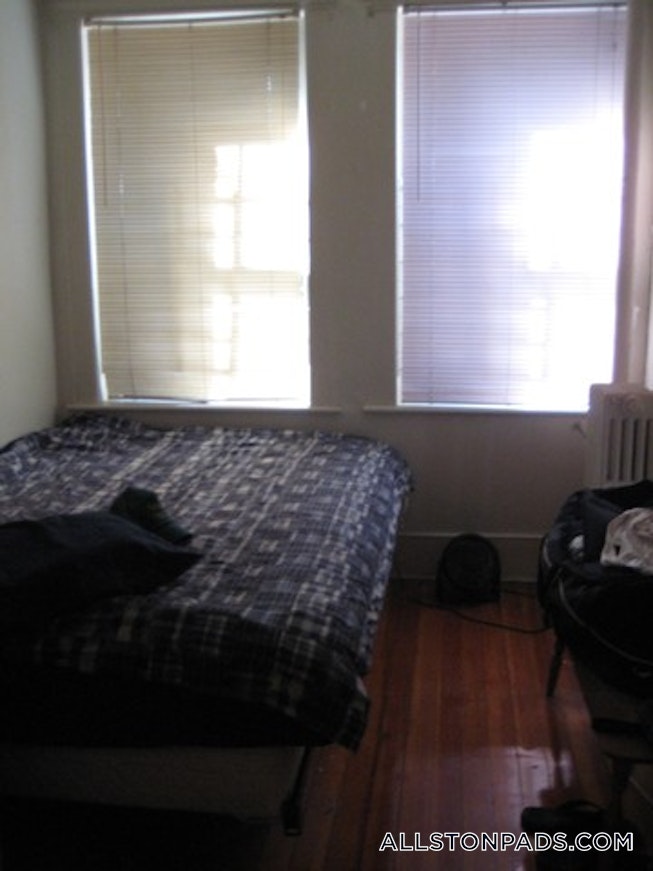 Boston - $2,600 /mo