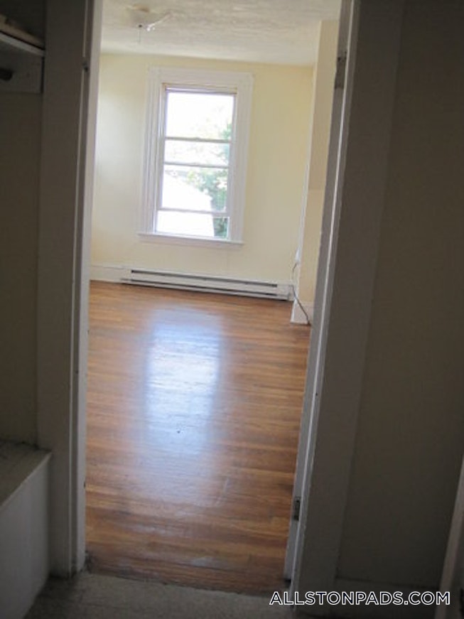 Boston - $2,250 /mo