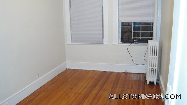 Boston - $2,600 /mo