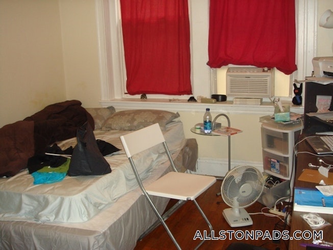 Boston - $2,900 /mo