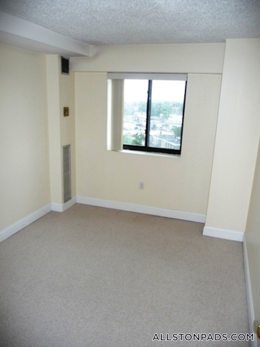 Boston - $3,610 /month