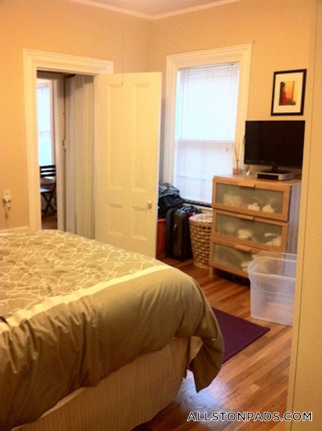 Boston - $2,300 /mo