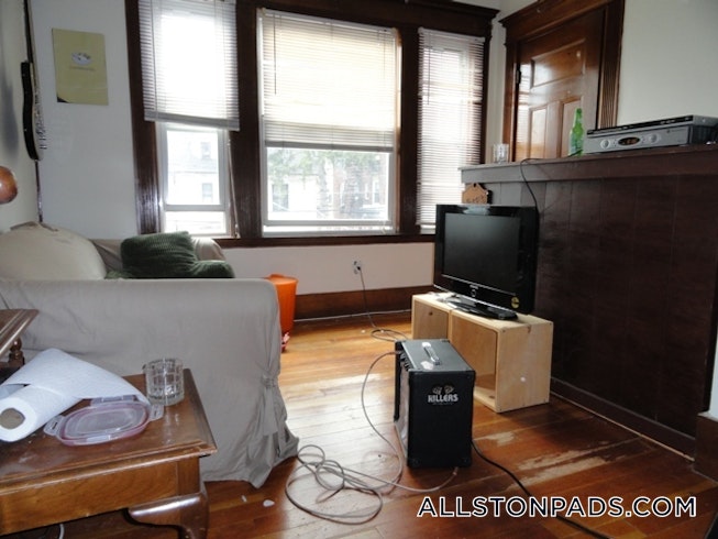 Boston - $2,500 /mo