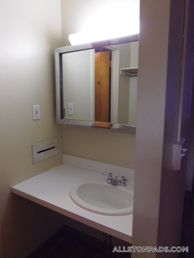 Boston - $2,150 /mo