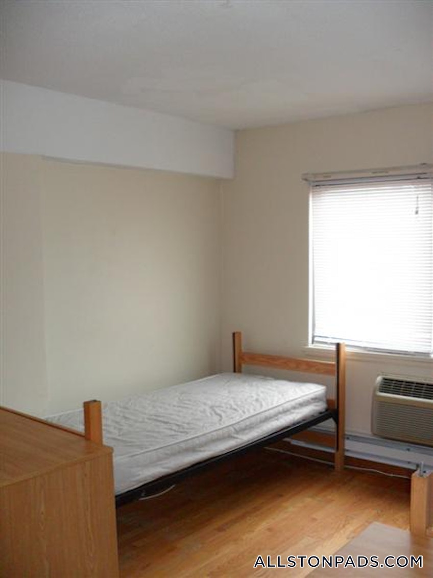 Boston - $2,100 /month