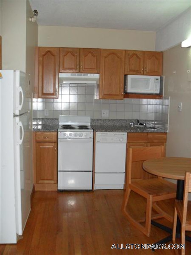 Boston - $2,100 /mo