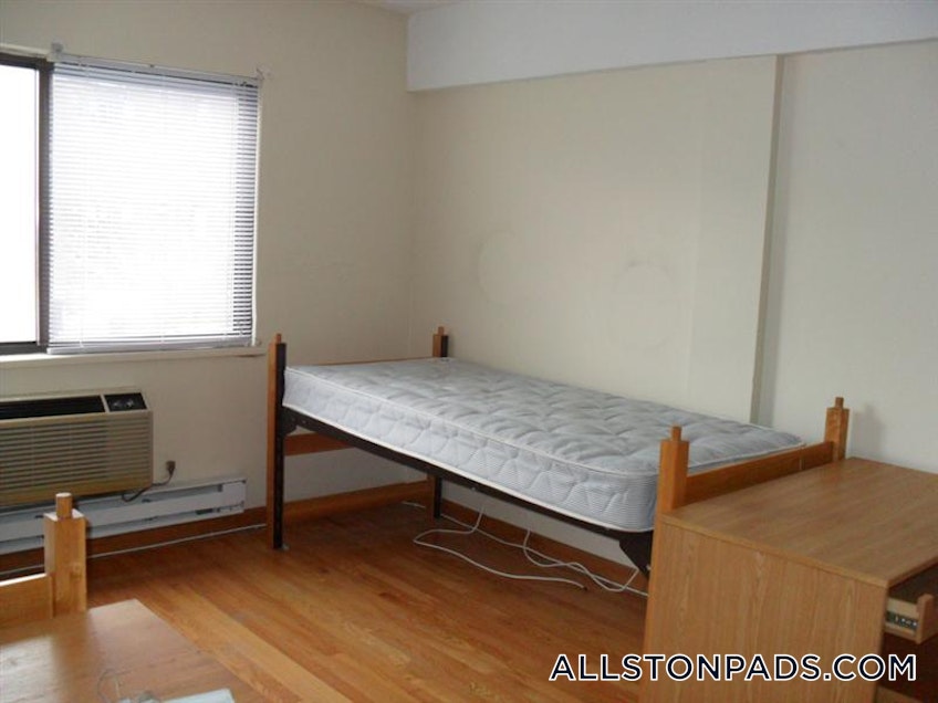 Boston - $2,100 /month