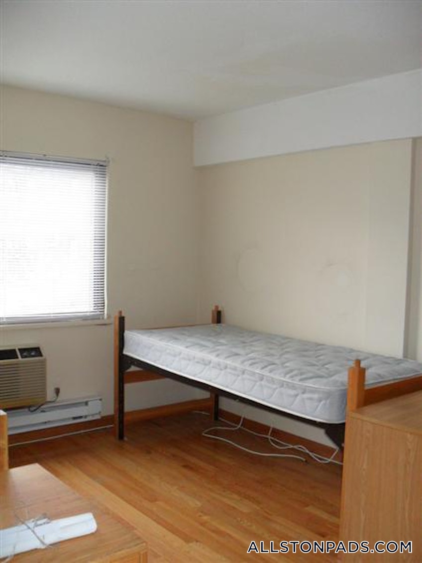 Boston - $2,100 /month