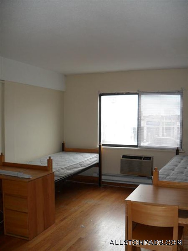 Boston - $2,100 /mo