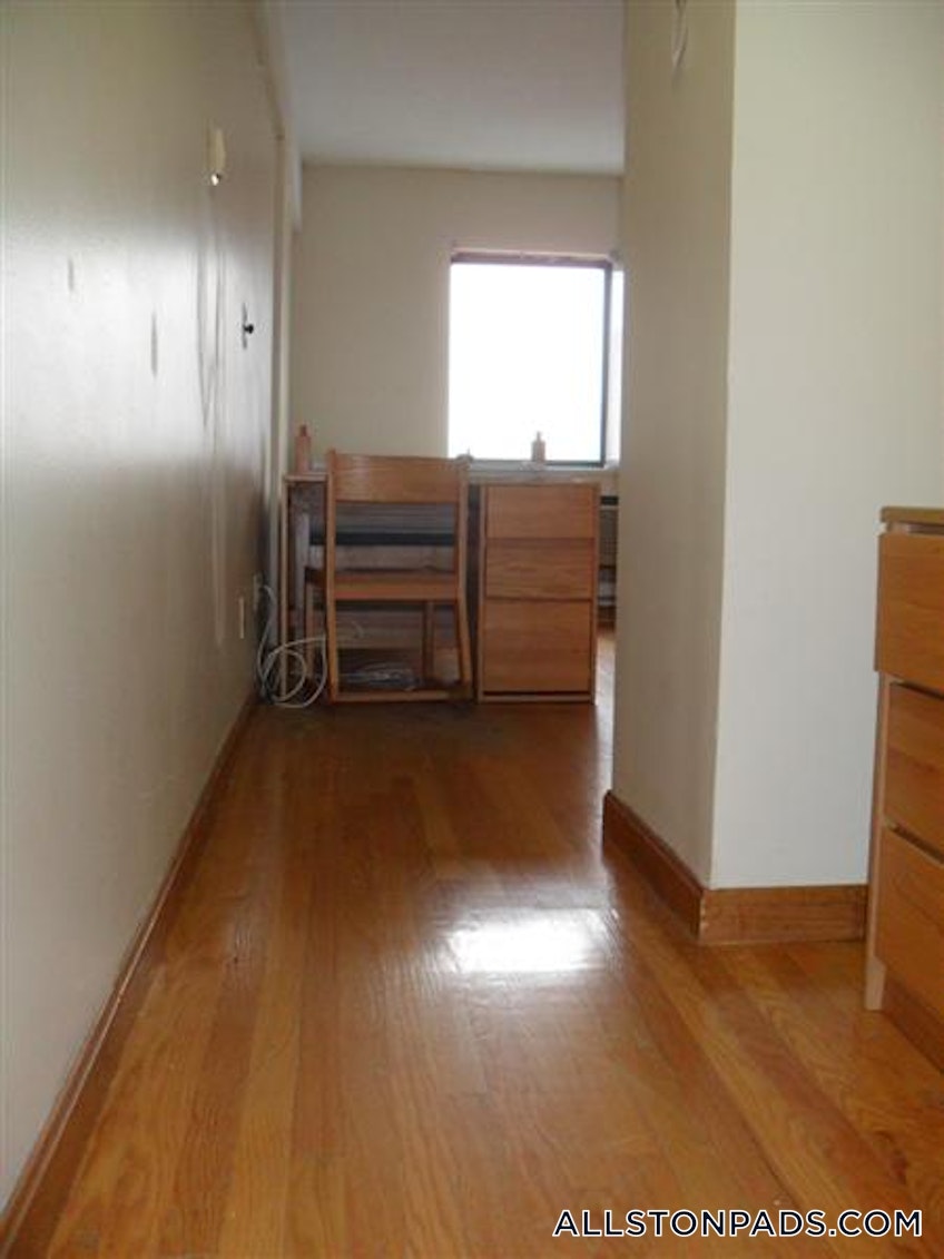 Boston - $2,100 /month