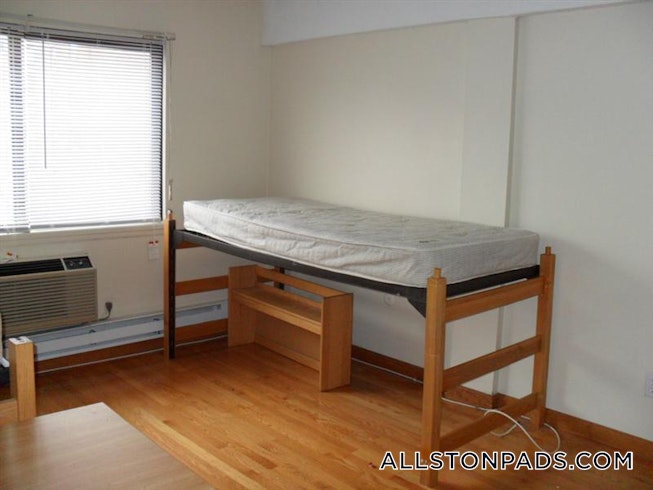 Boston - $2,100 /mo