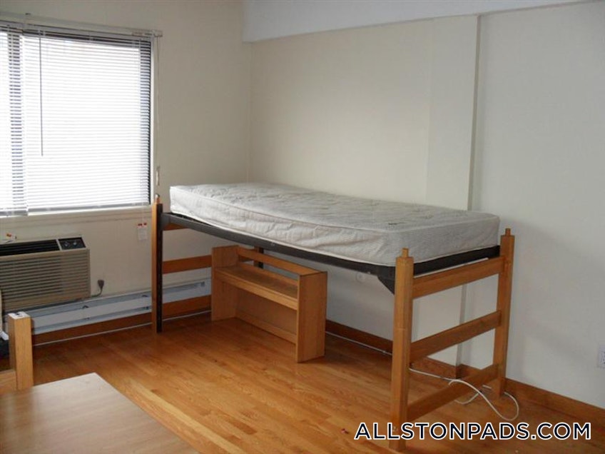 Boston - $2,100 /month