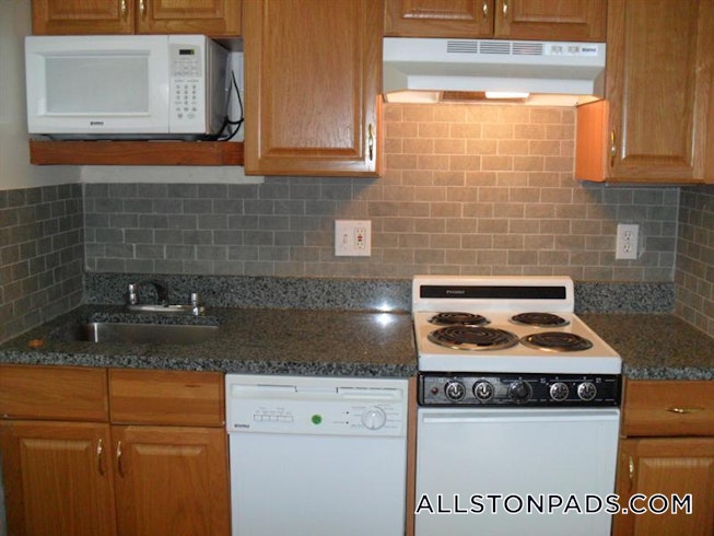 Boston - $2,100 /mo