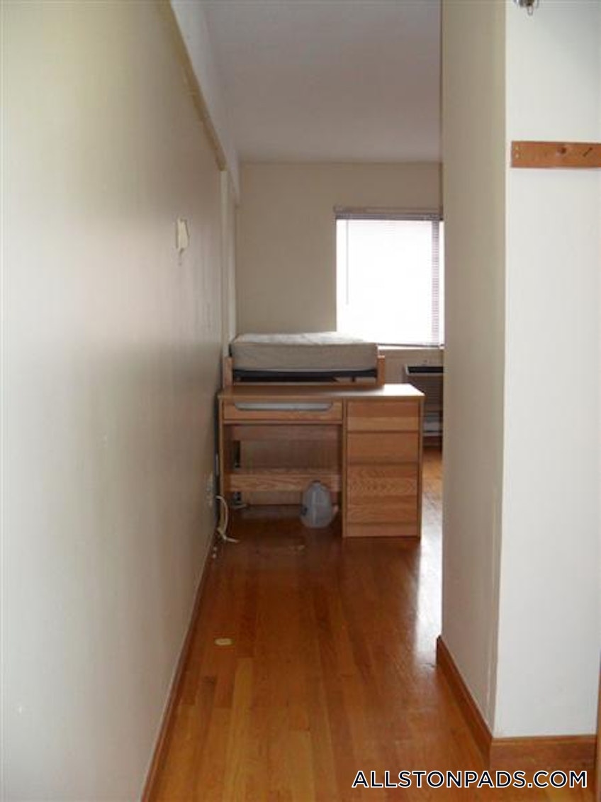 Boston - $2,100 /month