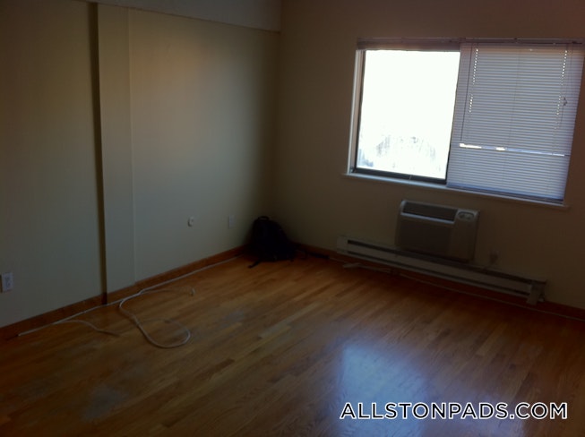 Boston - $2,100 /mo