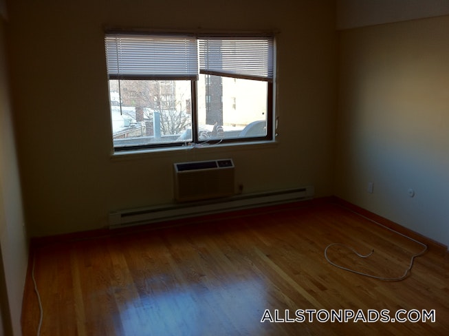 Boston - $2,100 /mo