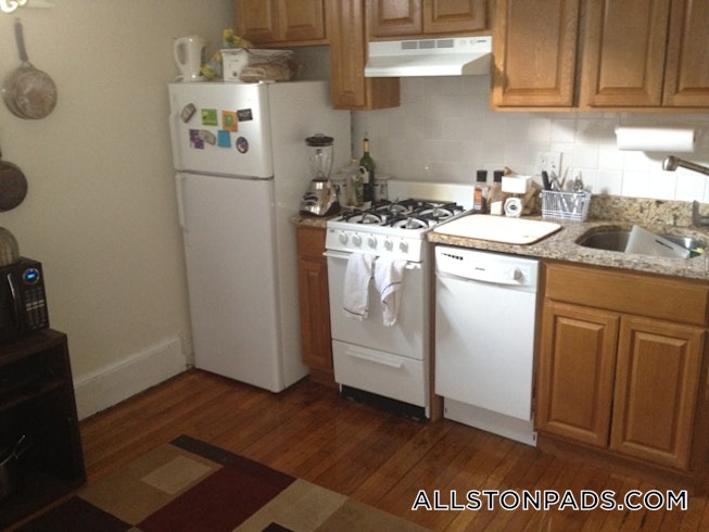 Boston - $2,600 /mo