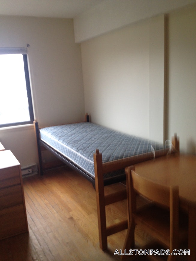 Boston - $2,150 /mo