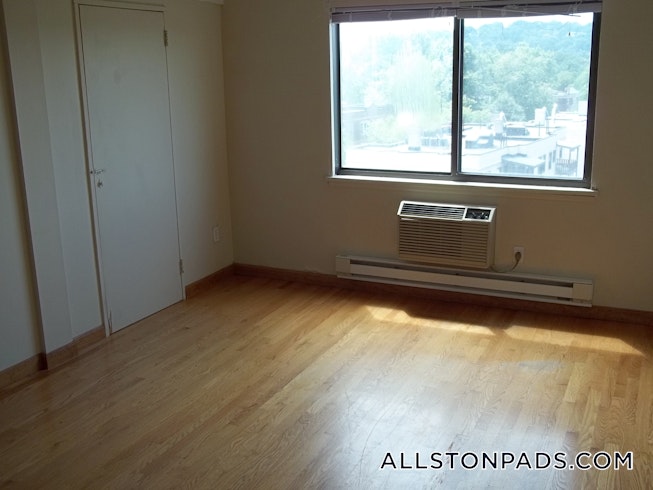 Boston - $2,150 /mo