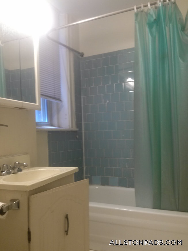 Boston - $1,900 /mo