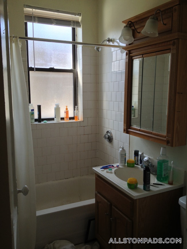 Boston - $2,500 /mo