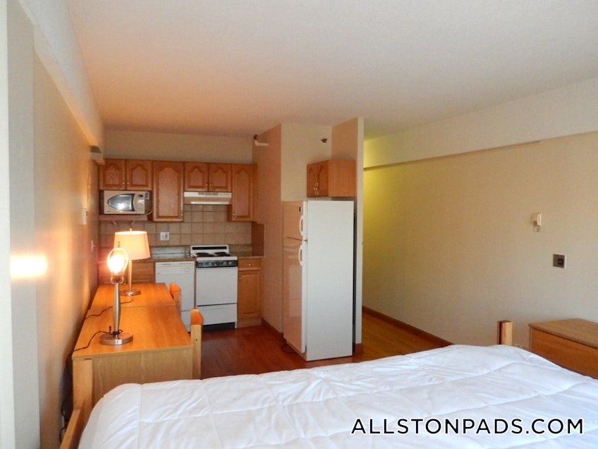 Boston - $2,100 /month