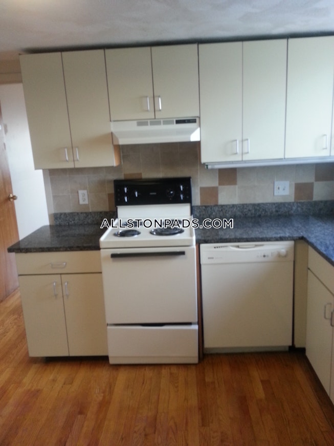 Boston - $4,100 /mo