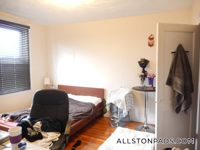 Boston - $2,300 /mo