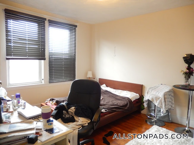 Boston - $2,300 /mo