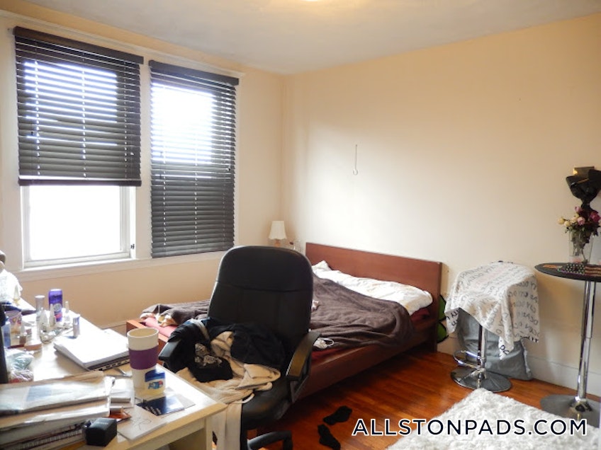 Boston - $2,300 /month