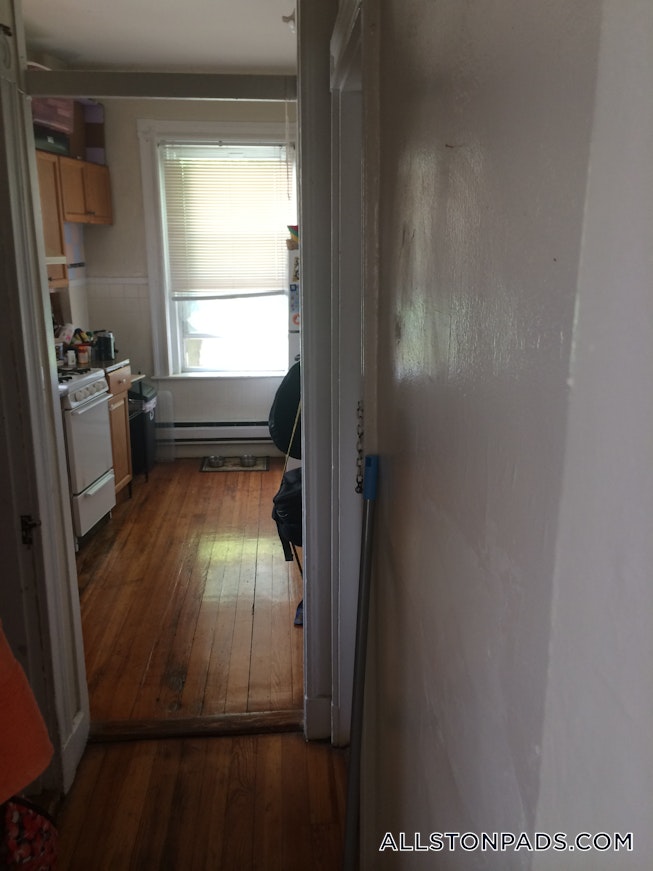 Boston - $2,100 /mo