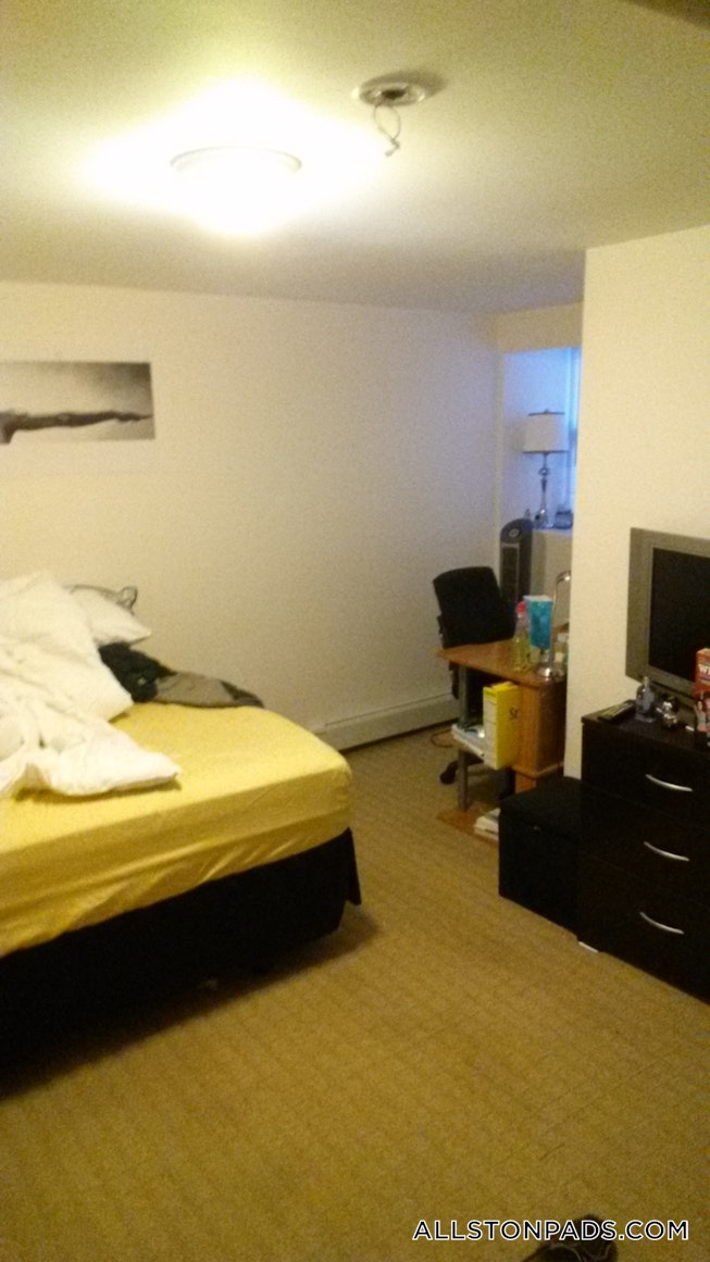 Boston - $4,000 /mo