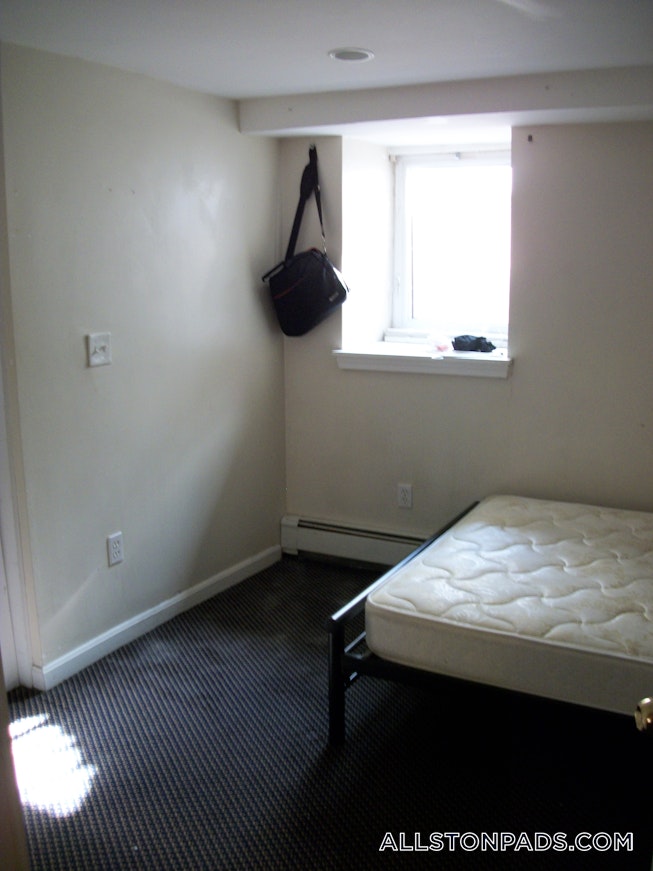 Boston - $2,500 /mo