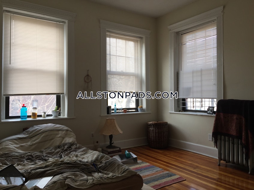 Boston - $2,600 /month