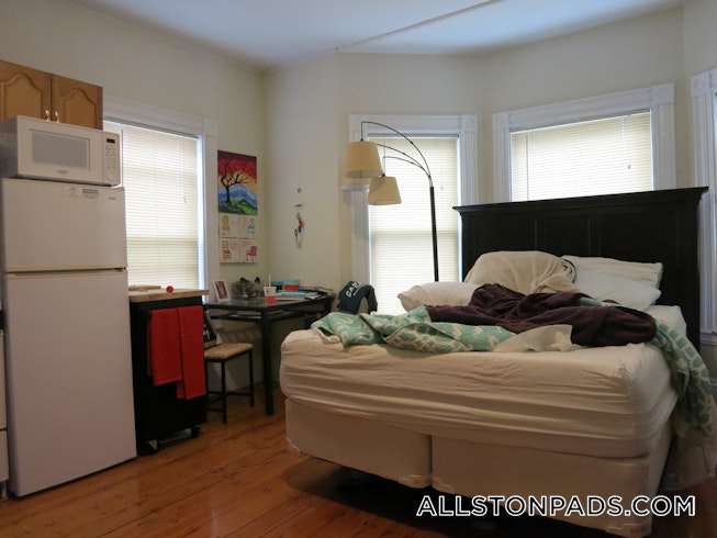 Boston - $2,300 /mo