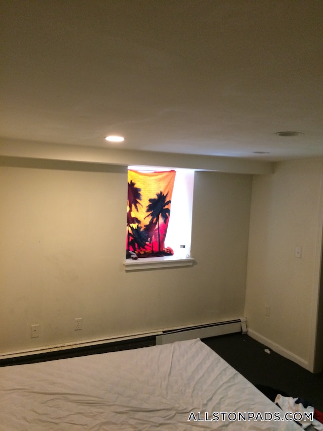 Boston - $2,500 /mo