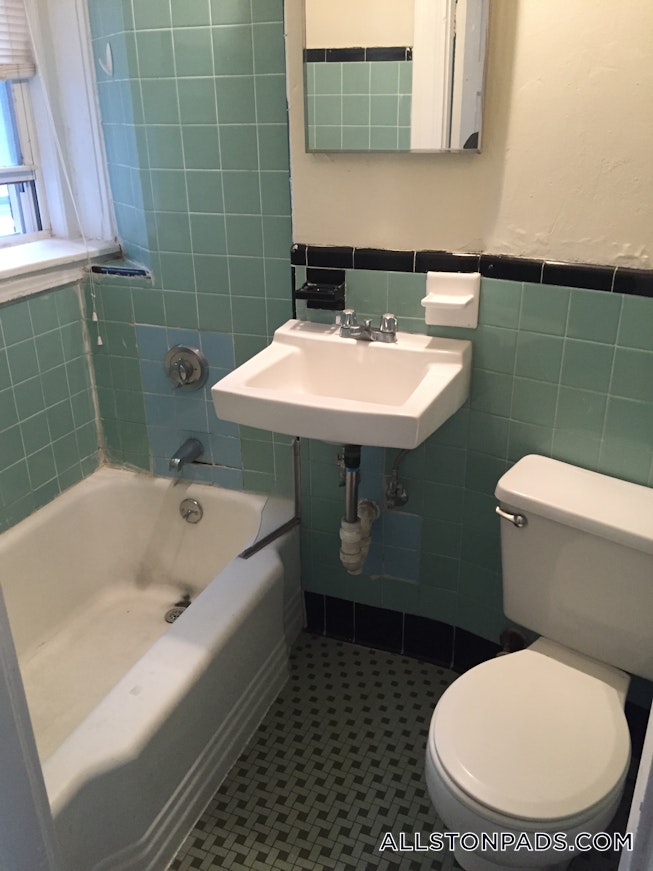 Boston - $2,100 /mo