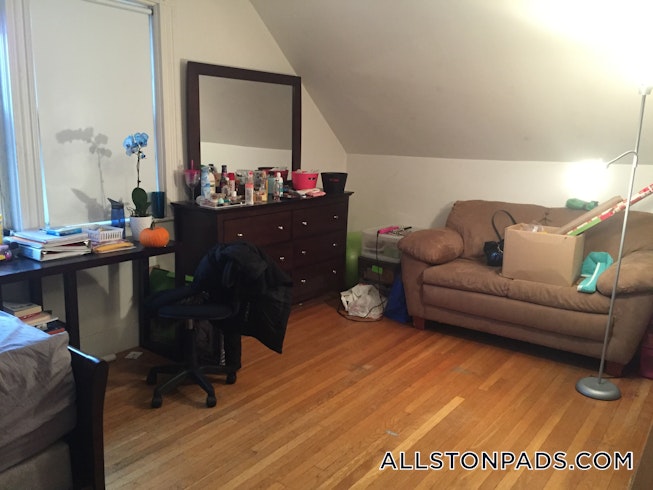 Boston - $3,600 /mo