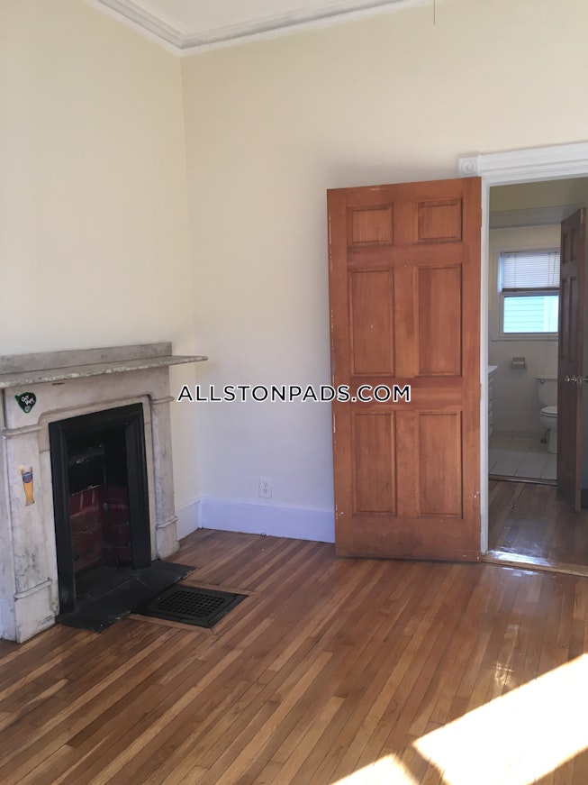 Boston - $4,400 /mo