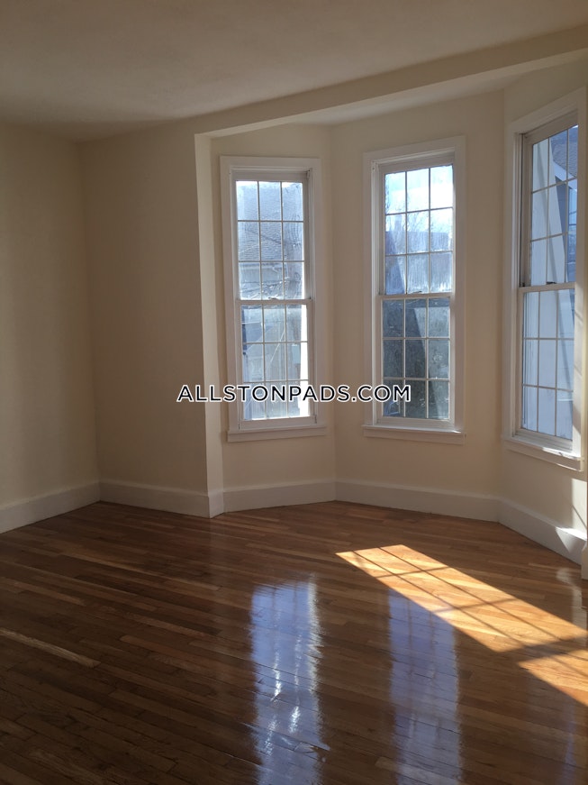 Boston - $4,400 /mo