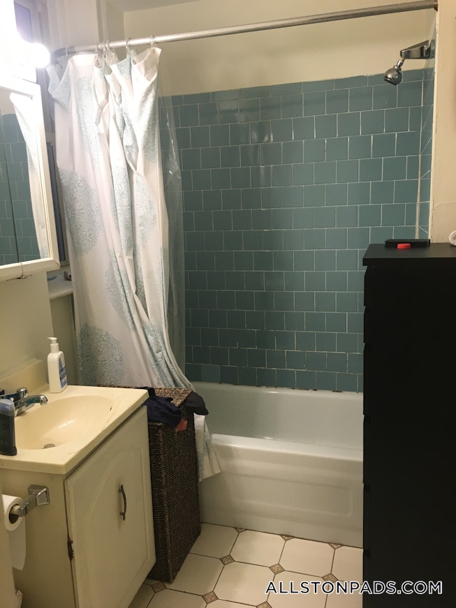 Boston - $1,900 /mo