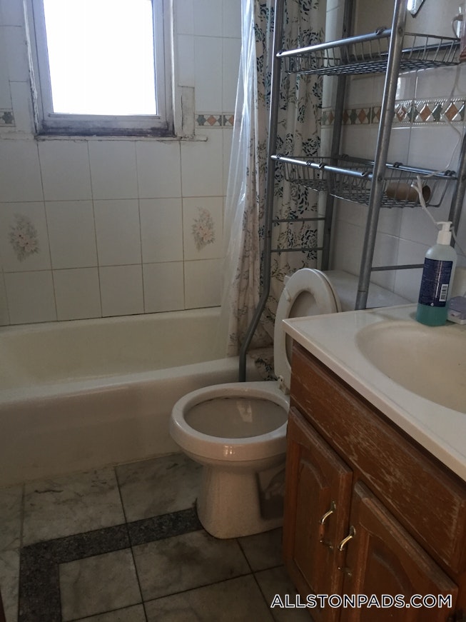 Boston - $4,100 /mo