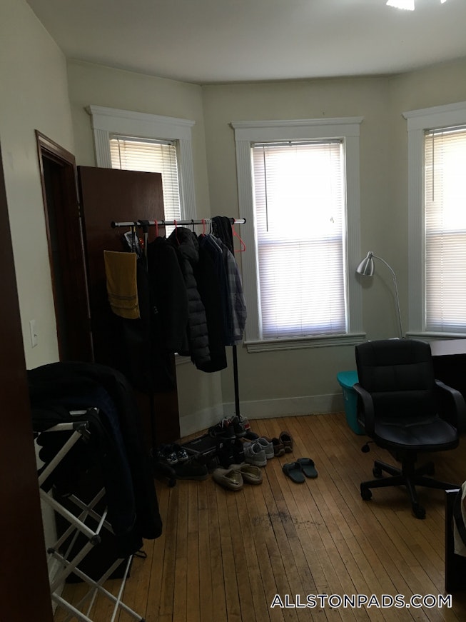 Boston - $4,100 /mo