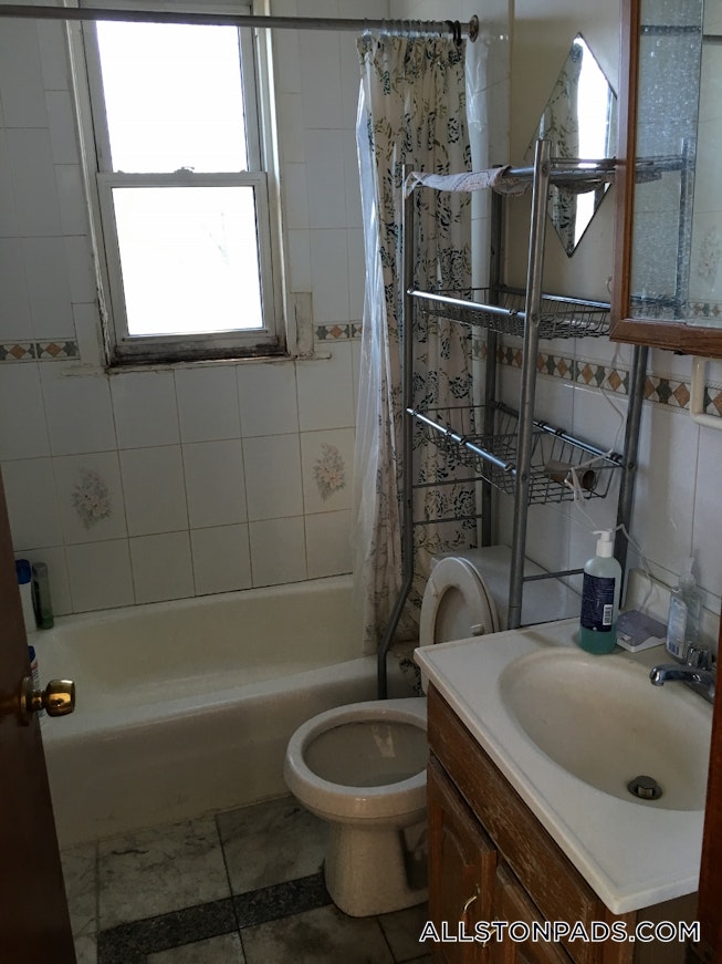 Boston - $4,100 /mo