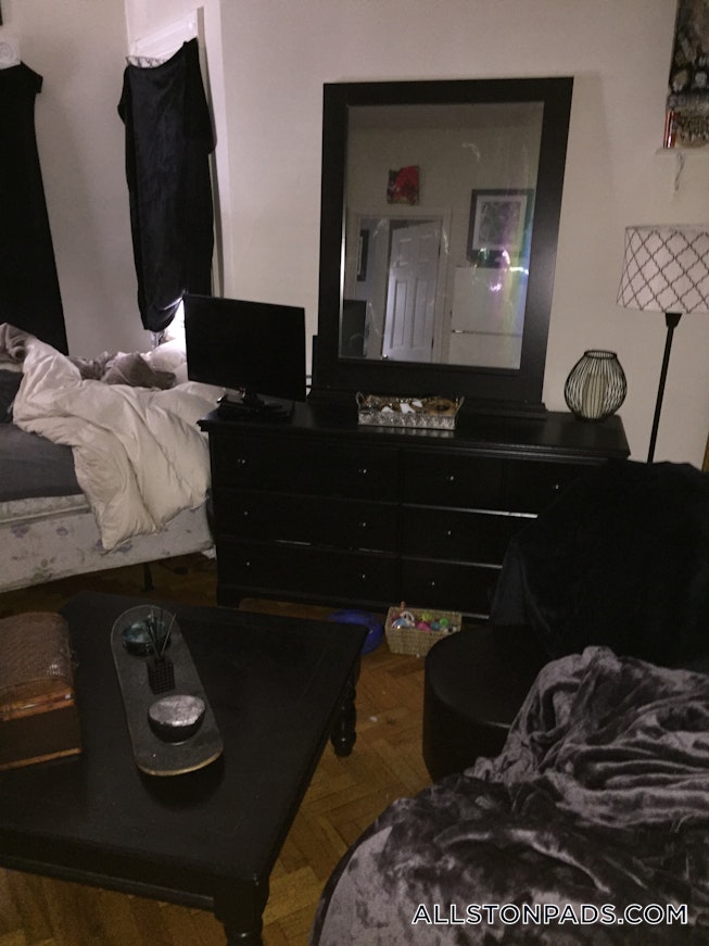 Boston - $2,450 /mo