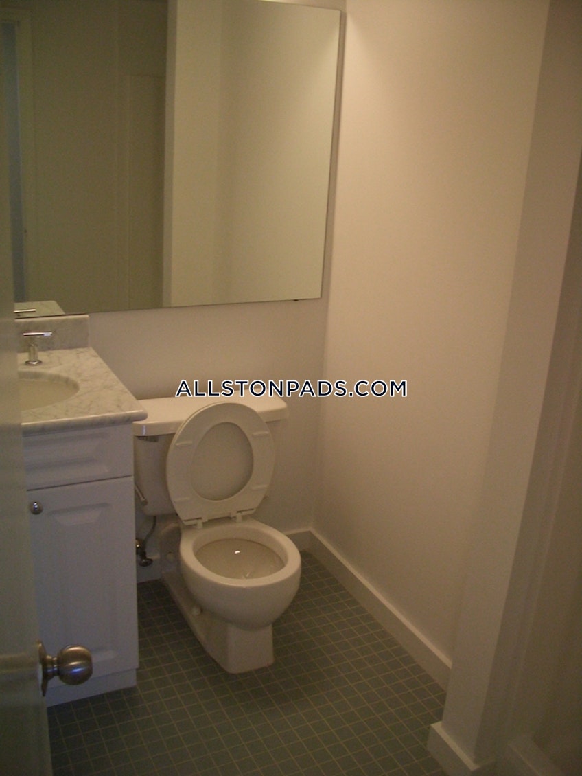 Boston - $2,700 /month