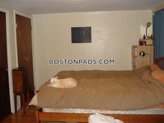 Boston - $2,500 /mo