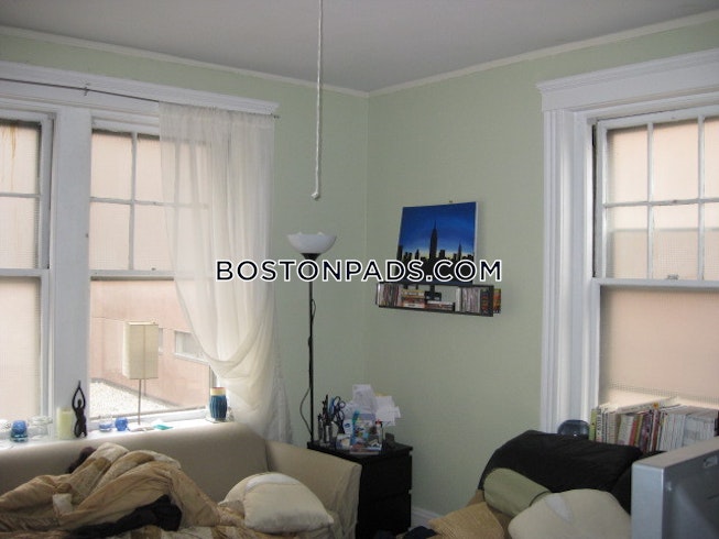 Boston - $2,400 /mo