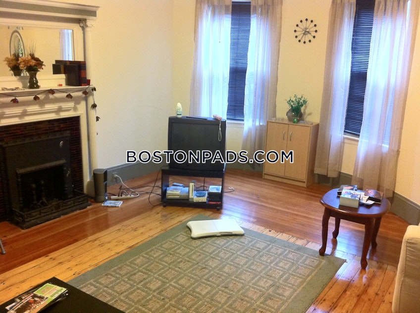 Boston - $3,495 /month