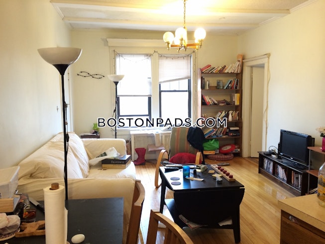 Boston - $2,500 /mo